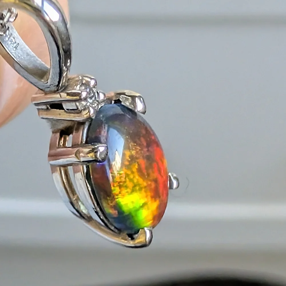 South Africa QGI IYKT WHITE GOLD chain with Black OPAL stone & Diamond Necklace